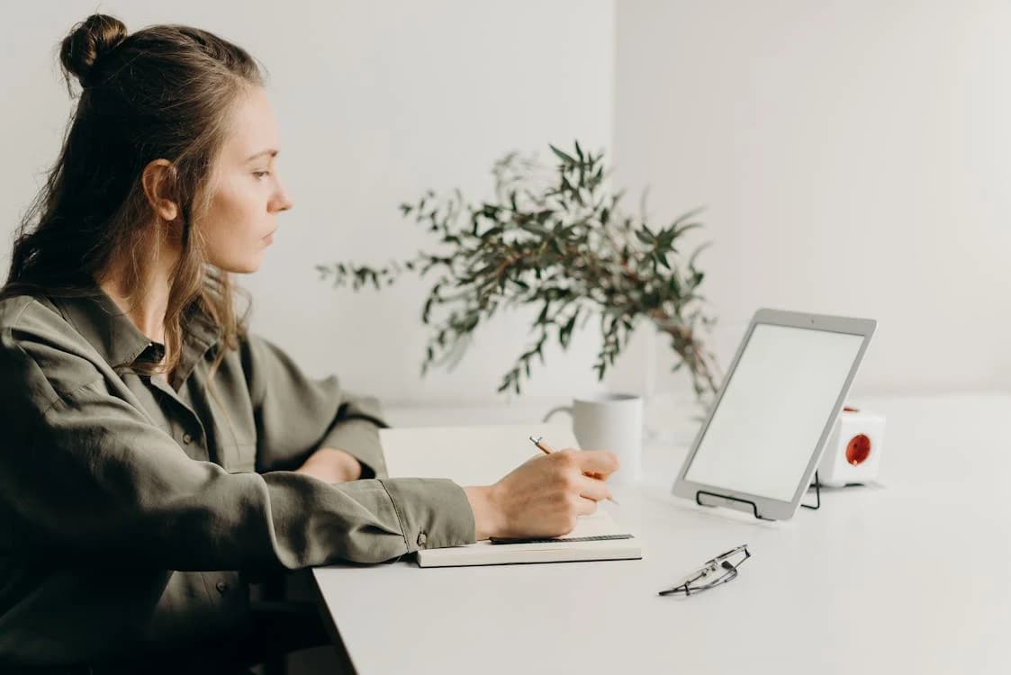 8 Work Hacks That Save Me From Staying Late at the Office